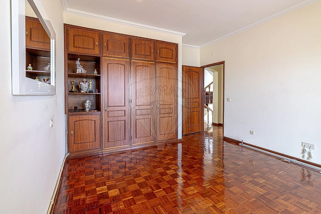 Moradia T4 para Venda em Oliveira do Douro Foto 30