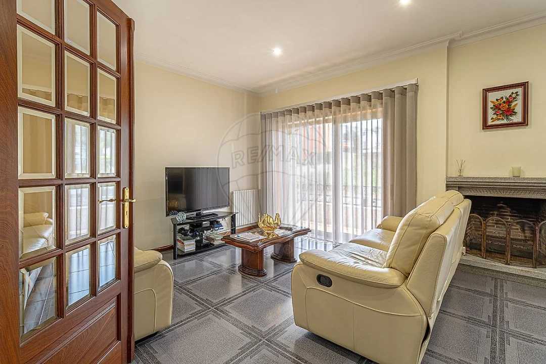 Moradia T4 para Venda em Oliveira do Douro Foto 6