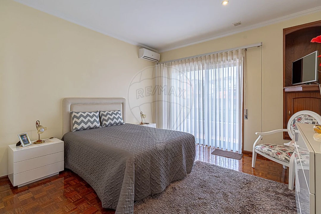 Moradia T4 para Venda em Oliveira do Douro Foto 24