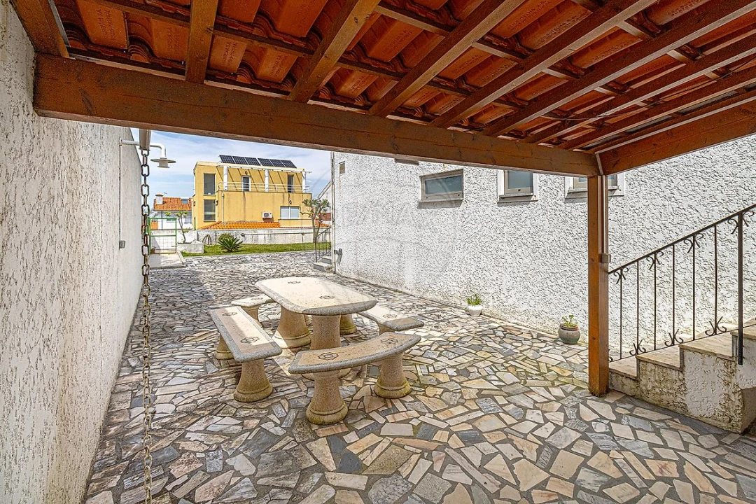 Moradia T4 para Venda em Oliveira do Douro Foto 41