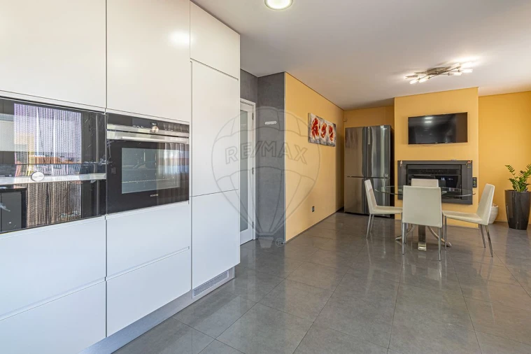 Moradia T4 para Venda em Oliveira do Douro Foto 13