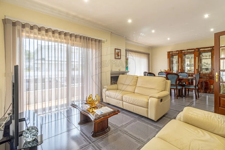 Moradia T4 para Venda em Oliveira do Douro Foto 7