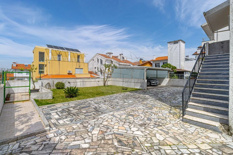 Moradia T4 para Venda em Oliveira do Douro Foto 42