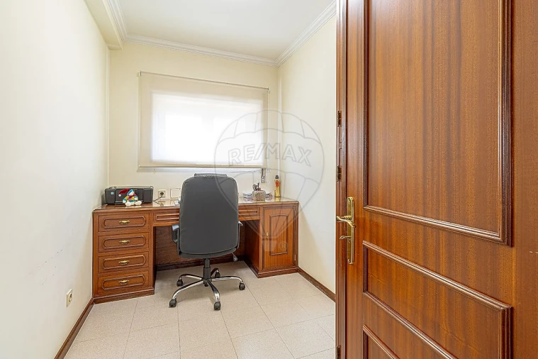 Moradia T4 para Venda em Oliveira do Douro Foto 16