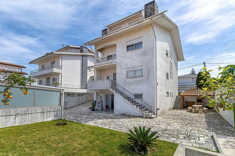 Moradia T4 para Venda em Oliveira do Douro Foto 44