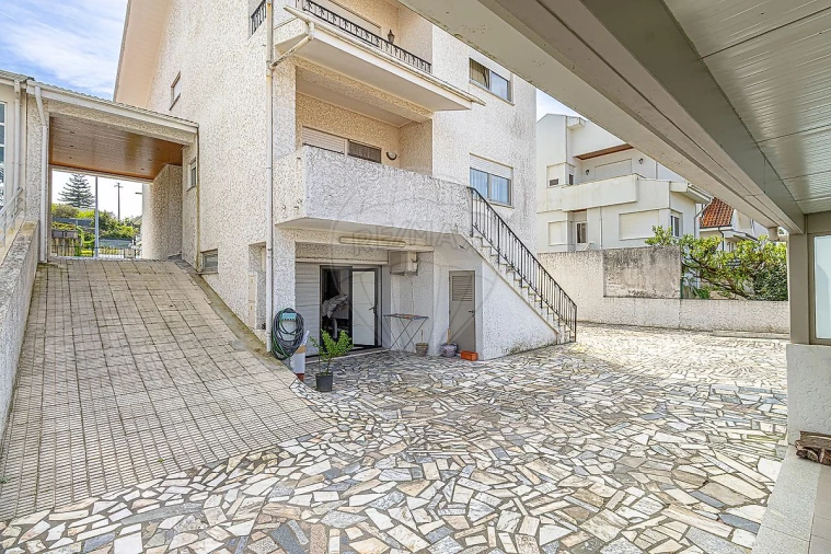 Moradia T4 para Venda em Oliveira do Douro Foto 43