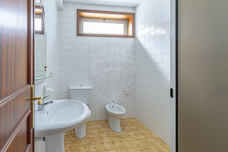 Moradia T4 para Venda em Oliveira do Douro Foto 36