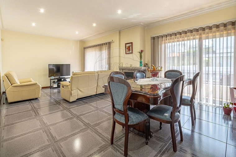 Moradia T4 para Venda em Oliveira do Douro Foto 8