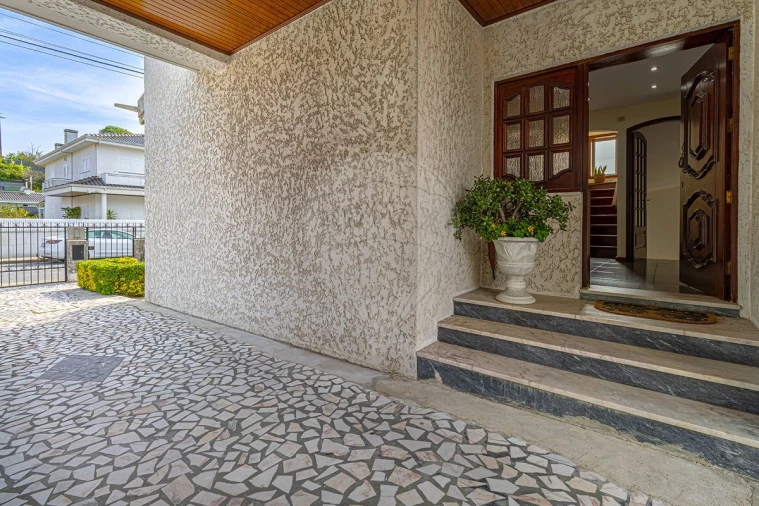 Moradia T4 para Venda em Oliveira do Douro Foto 4