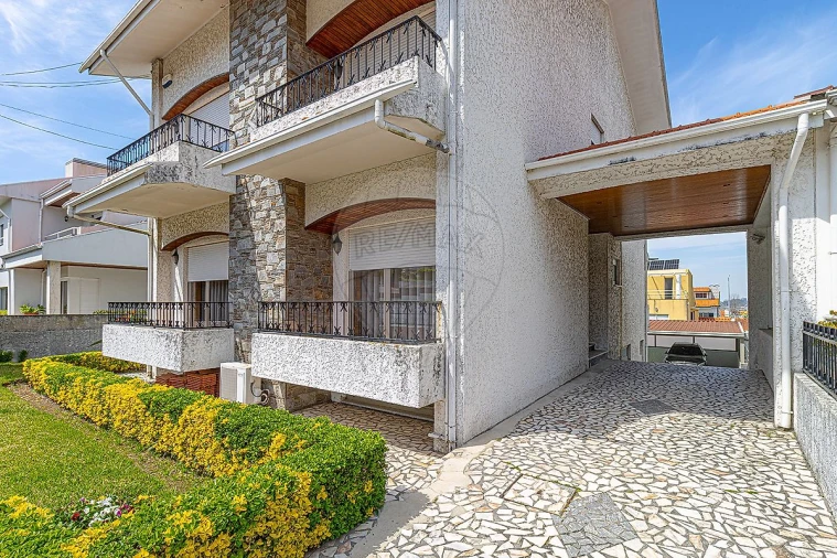 Moradia T4 para Venda em Oliveira do Douro Foto 39