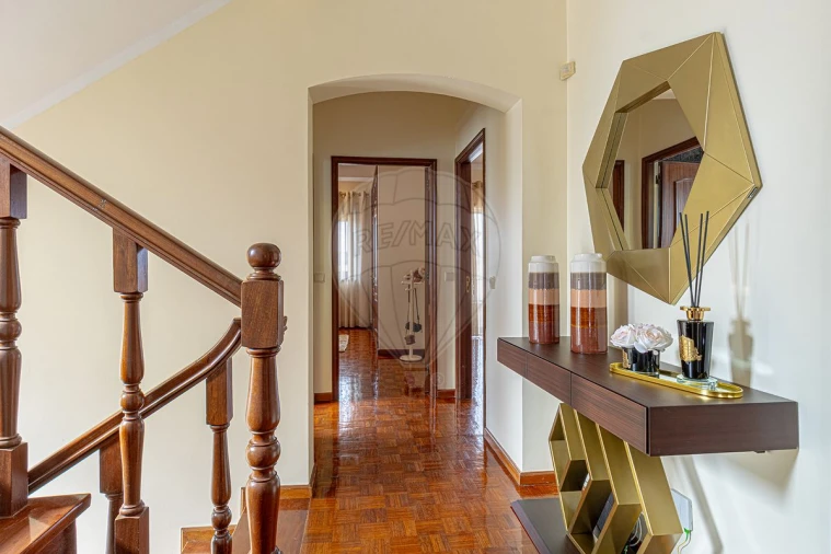 Moradia T4 para Venda em Oliveira do Douro Foto 18