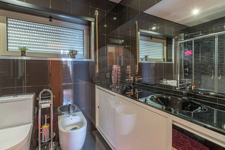 Moradia T4 para Venda em Oliveira do Douro Foto 27