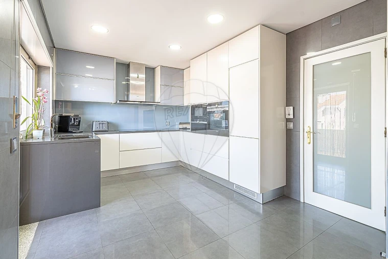 Moradia T4 para Venda em Oliveira do Douro Foto 11