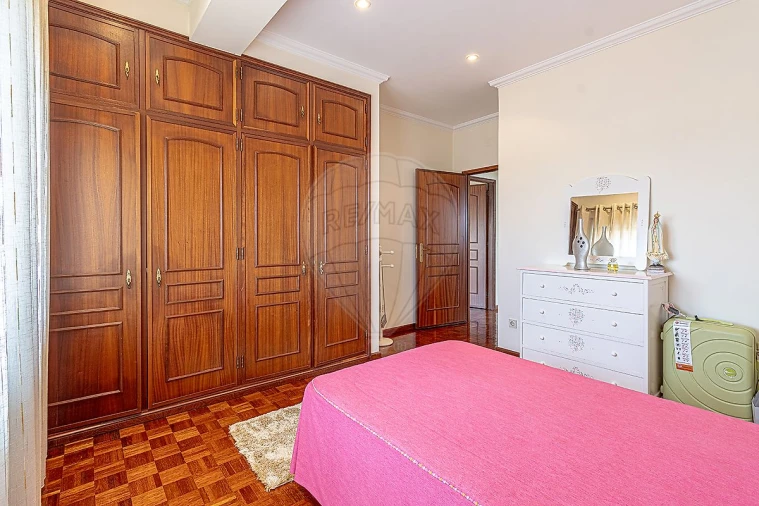 Moradia T4 para Venda em Oliveira do Douro Foto 28