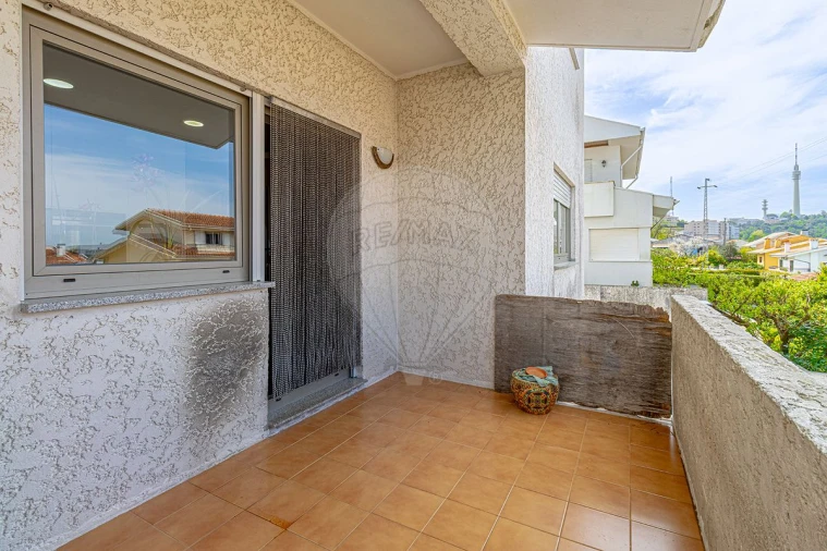 Moradia T4 para Venda em Oliveira do Douro Foto 14