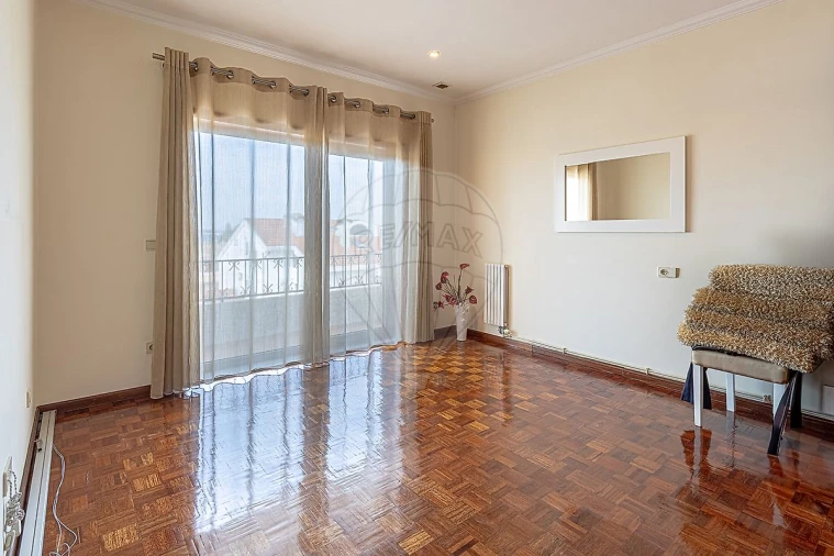 Moradia T4 para Venda em Oliveira do Douro Foto 29