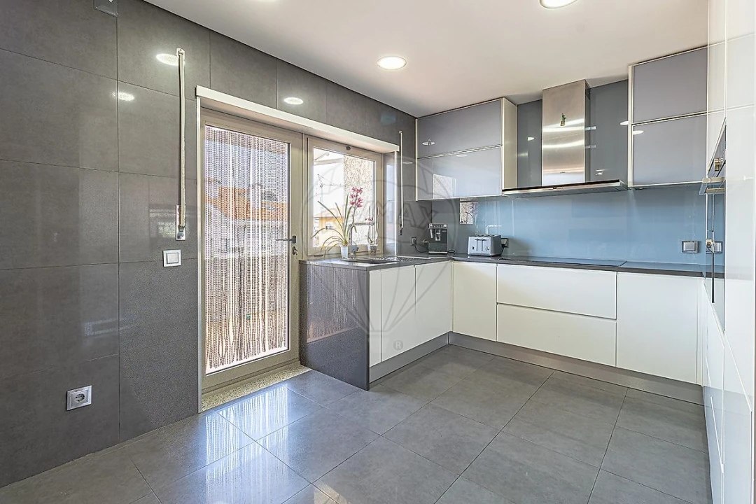 Moradia T4 para Venda em Oliveira do Douro Foto 12