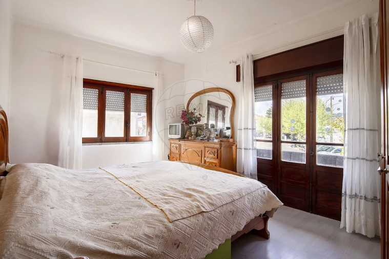 Moradia T5 para Venda em Dois Portos e Runa Foto 7