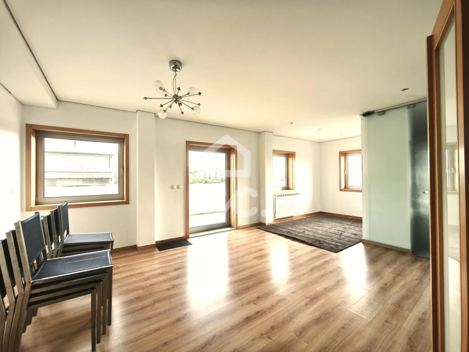 Apartamento T3 para Arrendamento em Santa Marinha Foto 10