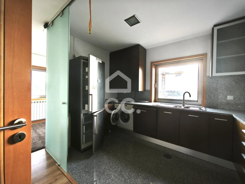 Apartamento T3 para Arrendamento em Santa Marinha Foto 13