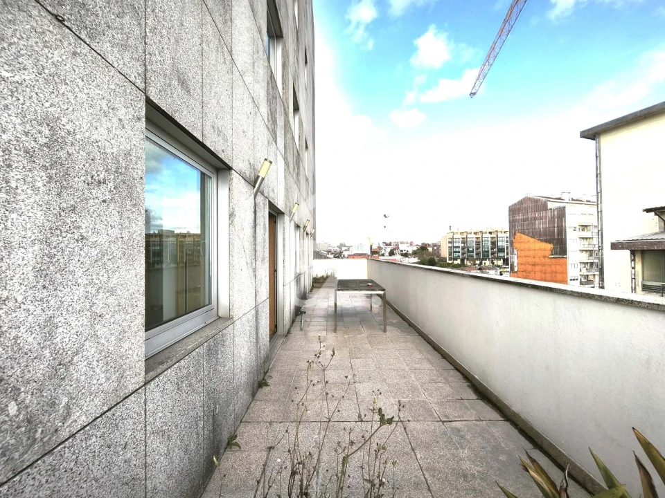 Apartamento T3 para Arrendamento em Santa Marinha Foto 2