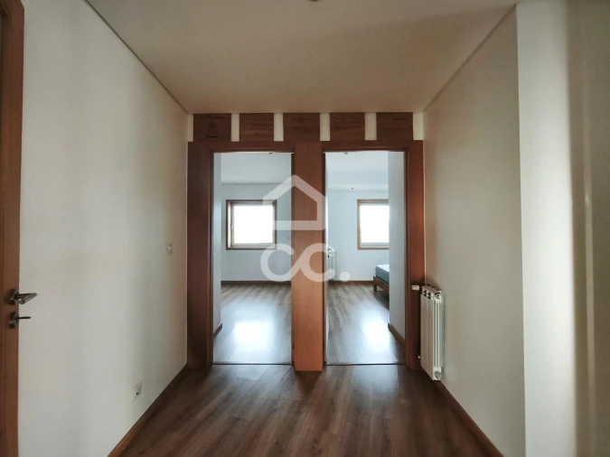 Apartamento T3 para Arrendamento em Santa Marinha Foto 16