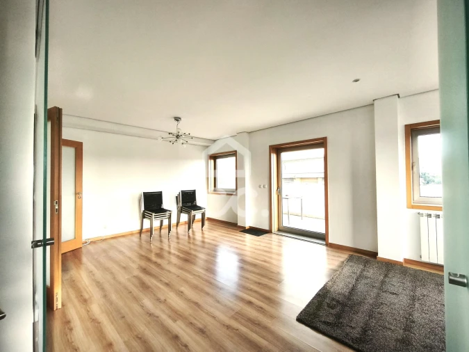 Apartamento T3 para Arrendamento em Santa Marinha Foto 8