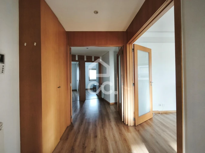 Apartamento T3 para Arrendamento em Santa Marinha Foto 15