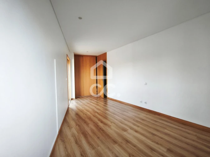 Apartamento T3 para Arrendamento em Santa Marinha Foto 26