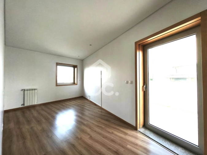 Apartamento T3 para Arrendamento em Santa Marinha Foto 24