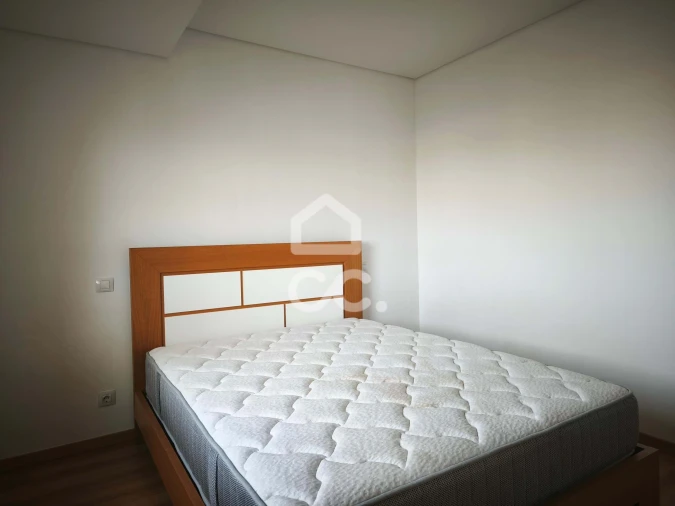 Apartamento T3 para Arrendamento em Santa Marinha Foto 23