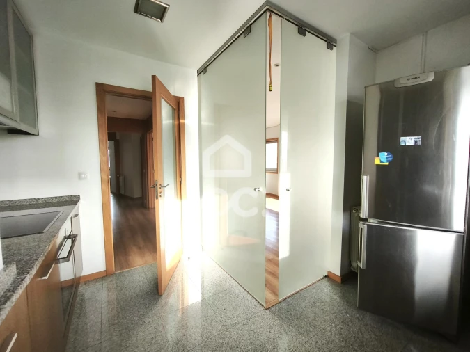 Apartamento T3 para Arrendamento em Santa Marinha Foto 14