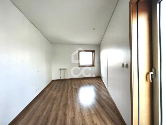 Apartamento T3 para Arrendamento em Santa Marinha Foto 25
