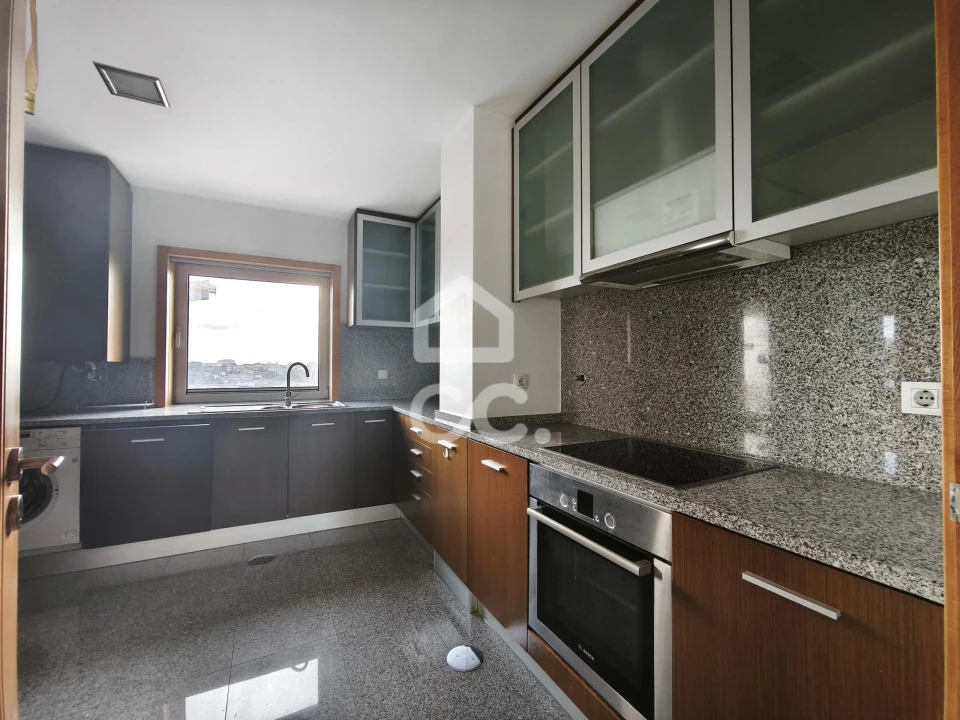 Apartamento T3 para Arrendamento em Santa Marinha Foto 11