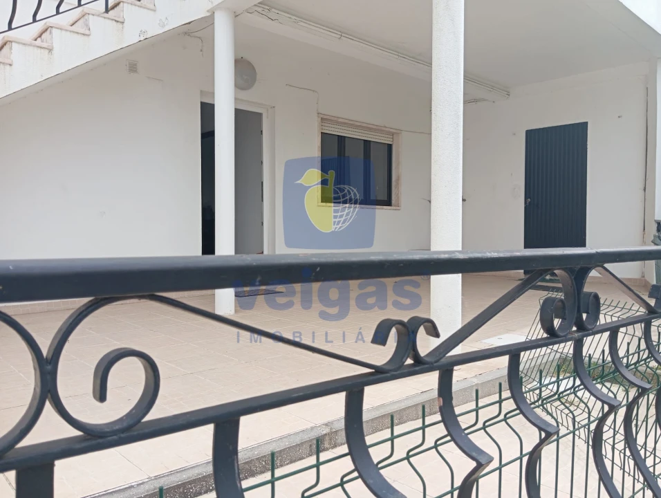 Moradia T3 para Arrendamento em Alvorninha Foto 2
