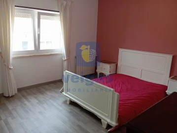 Moradia T3 para Arrendamento em Alvorninha