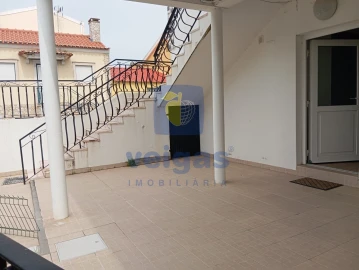 Moradia T3 para Arrendamento em Alvorninha