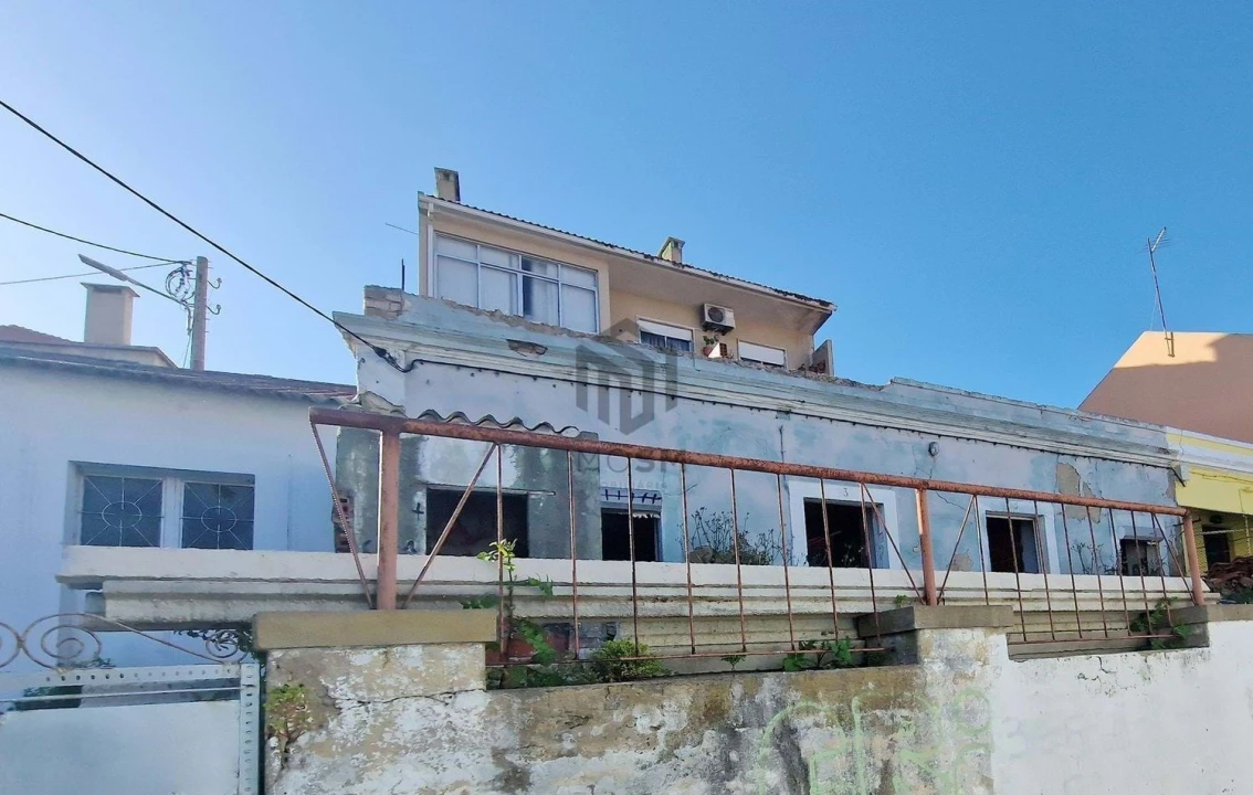 Moradia T2 para Venda em Póvoa de Santa Iria e Forte da Casa Foto 1