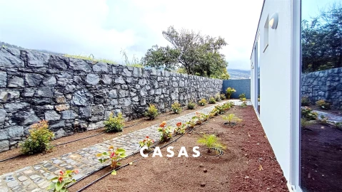 Moradia T4 para Venda em Estreito da Calheta