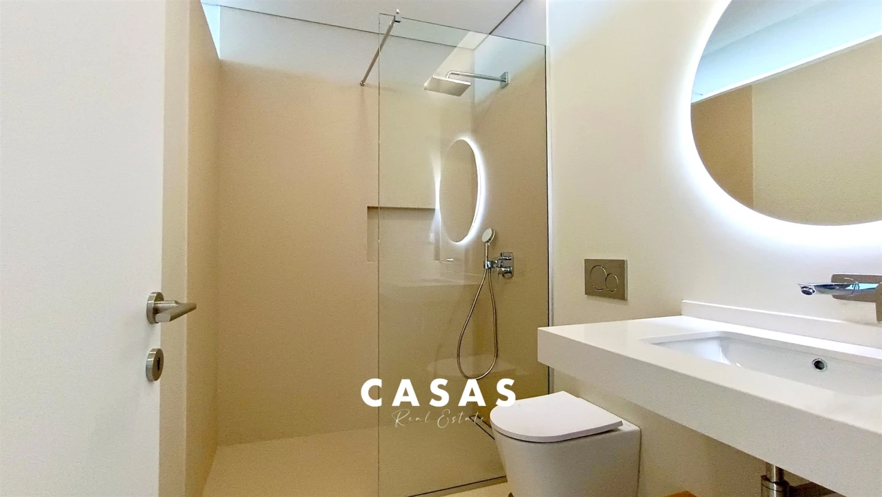 Moradia T4 para Venda em Estreito da Calheta Foto 40