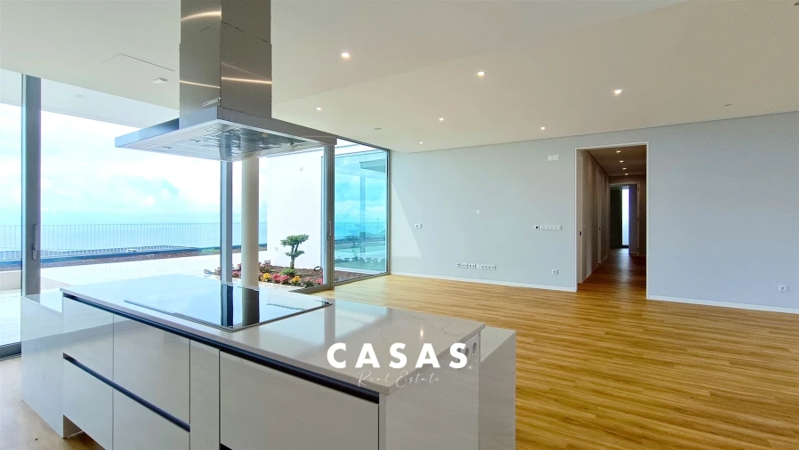 Moradia T4 para Venda em Estreito da Calheta Foto 26