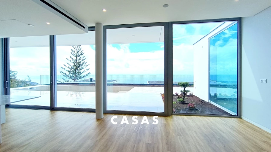 Moradia T4 para Venda em Estreito da Calheta Foto 17