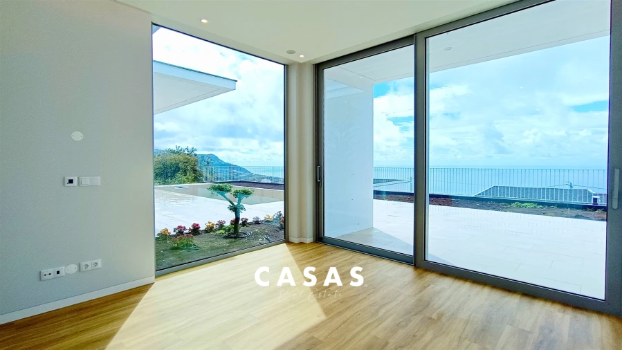 Moradia T4 para Venda em Estreito da Calheta Foto 33