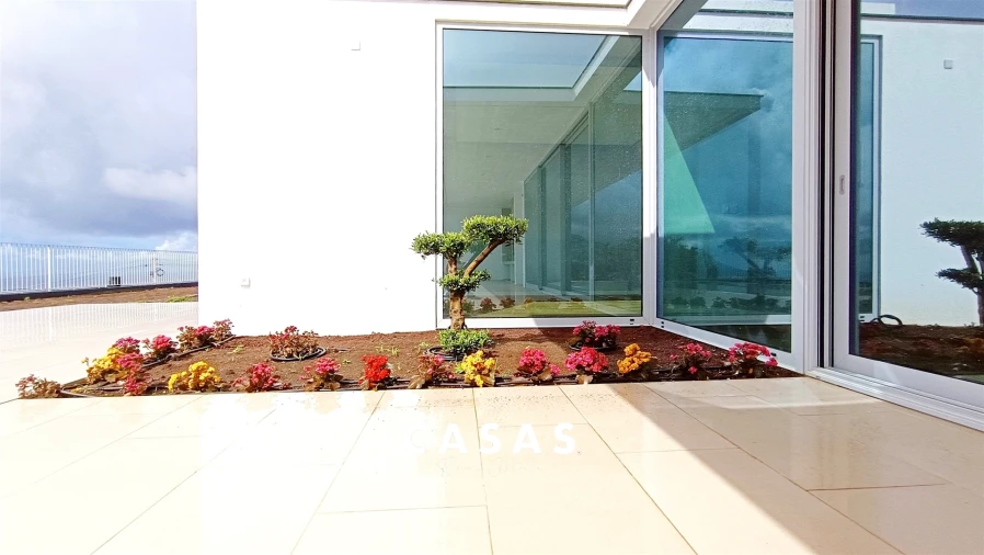 Moradia T4 para Venda em Estreito da Calheta Foto 12