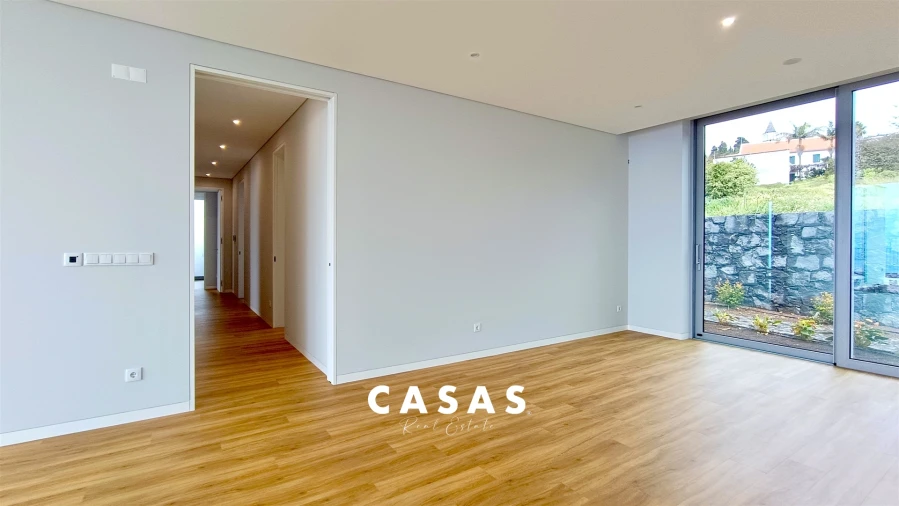 Moradia T4 para Venda em Estreito da Calheta Foto 30