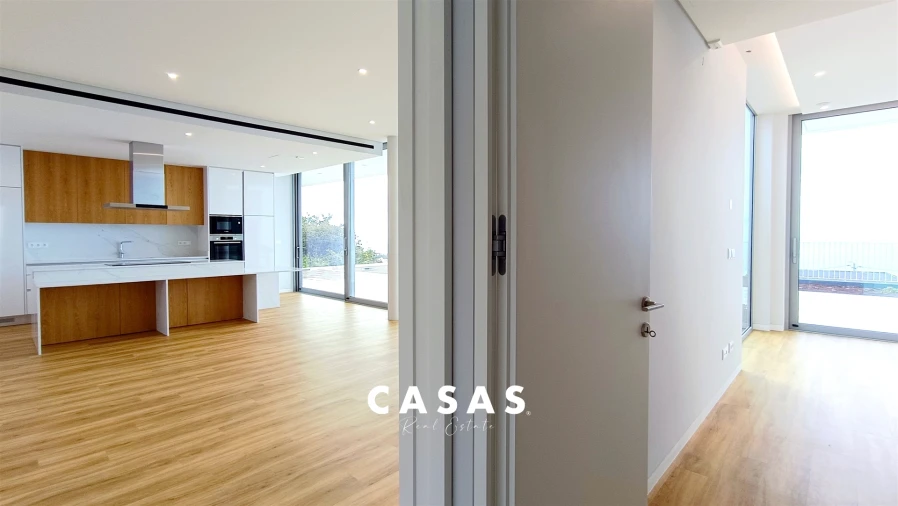 Moradia T4 para Venda em Estreito da Calheta Foto 32