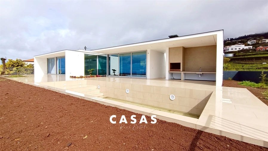 Moradia T4 para Venda em Estreito da Calheta Foto 3