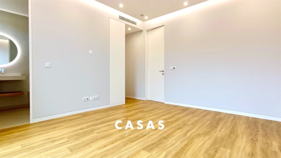 Moradia T4 para Venda em Estreito da Calheta Foto 42