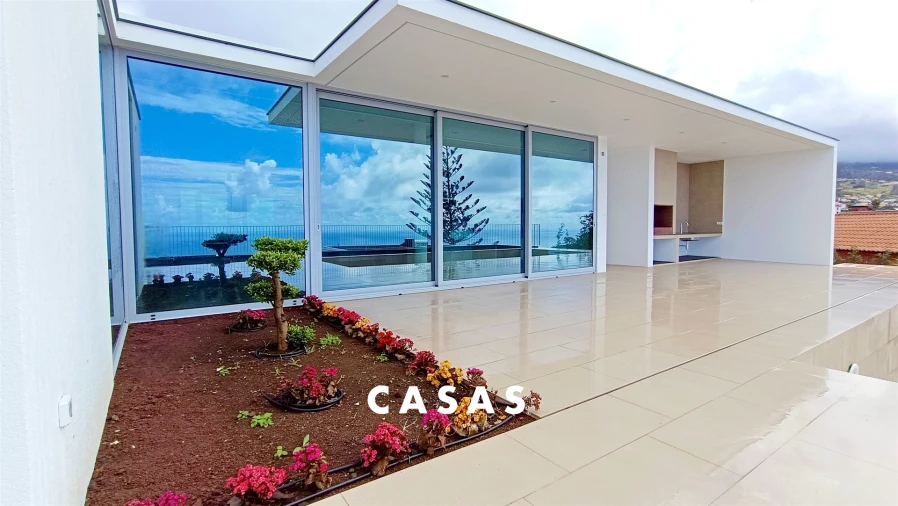 Moradia T4 para Venda em Estreito da Calheta Foto 5