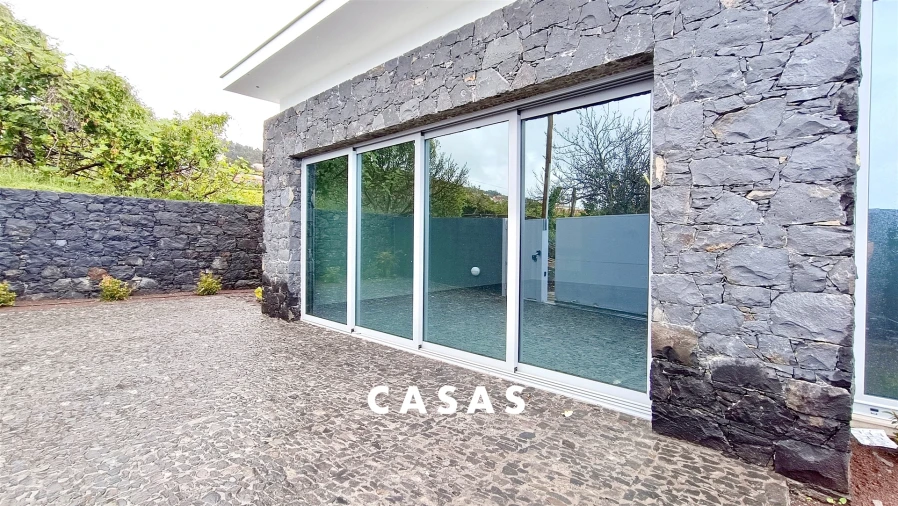 Moradia T4 para Venda em Estreito da Calheta Foto 7